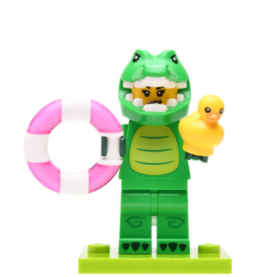 Vrouw in krokodil kostuum