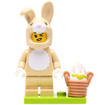 Meisje in schattig konijn kostuum